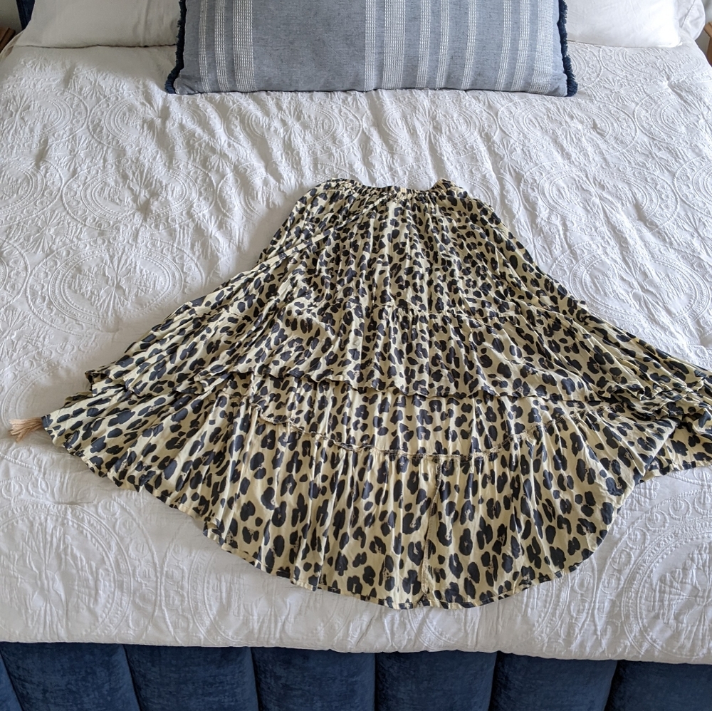 Wilde Bella castaway leopard skirt EUC size M/L